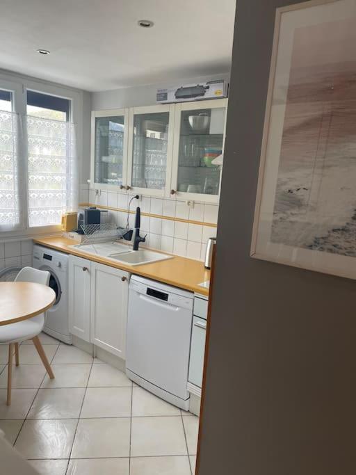 Appartement Entier Climatise - Parking Prive Saint-Martin-dʼHères エクステリア 写真